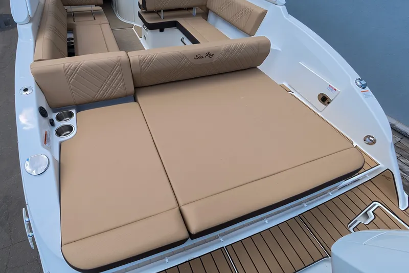 Slide: The Image of Sea Ray SDX 270 Outboard 2026 - 12