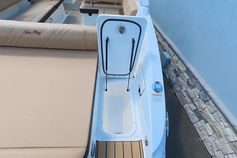 Slide: The Image of Sea Ray SDX 270 Outboard 2026 - 16
