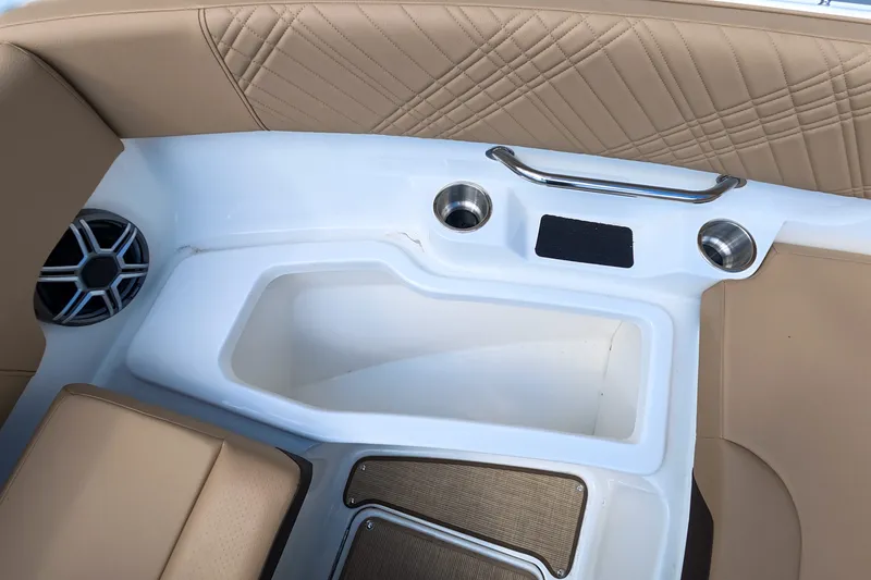 Slide: The Image of Sea Ray SDX 270 Outboard 2026 - 49
