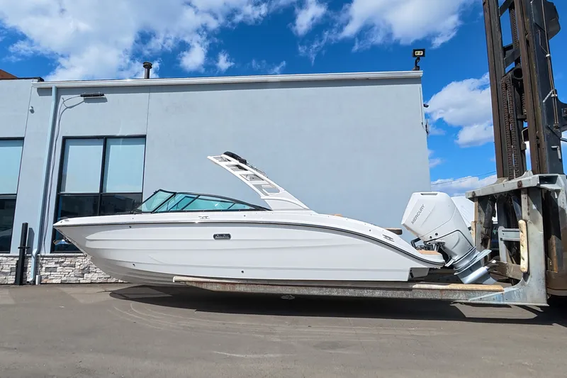 The Image of Sea Ray SDX 270 Outboard 2026 - 0