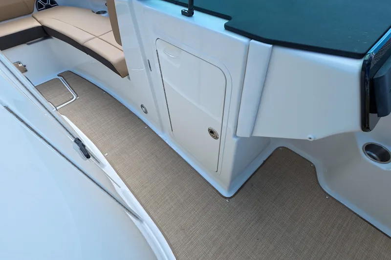 Slide: The Image of Sea Ray SDX 270 Outboard 2026 - 39
