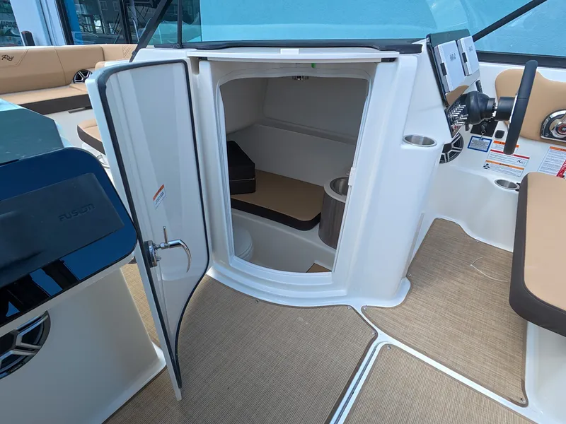 Slide: The Image of Sea Ray SDX 270 Outboard 2026 - 35