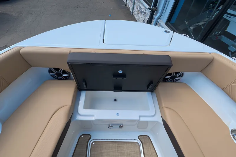 Slide: The Image of Sea Ray SDX 270 Outboard 2026 - 43