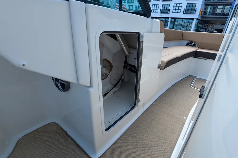 Slide: The Image of Sea Ray SDX 270 Outboard 2026 - 40