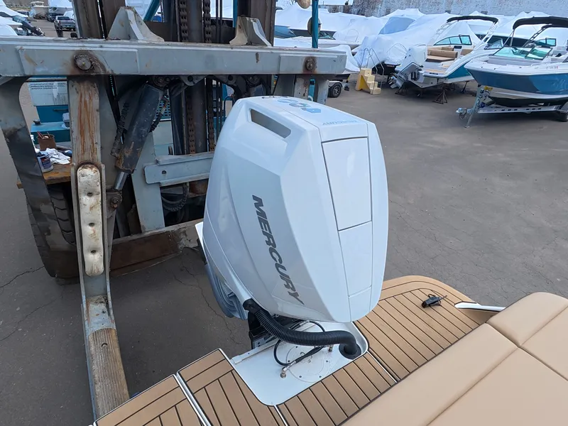 Slide: The Image of Sea Ray SDX 270 Outboard 2026 - 9