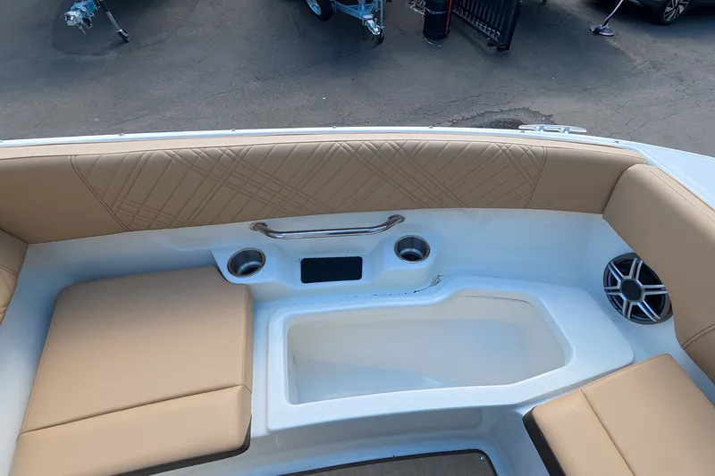 Slide: The Image of Sea Ray SDX 270 Outboard 2026 - 45