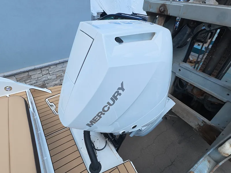 Slide: The Image of Sea Ray SDX 270 Outboard 2026 - 10