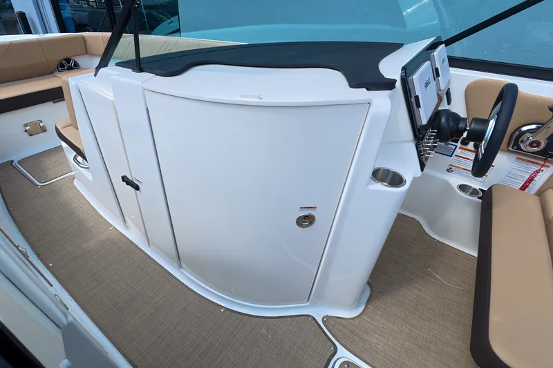 Slide: The Image of Sea Ray SDX 270 Outboard 2026 - 34