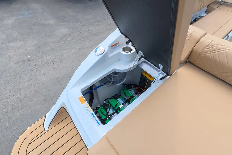 Slide: The Image of Sea Ray SDX 270 Outboard 2026 - 14