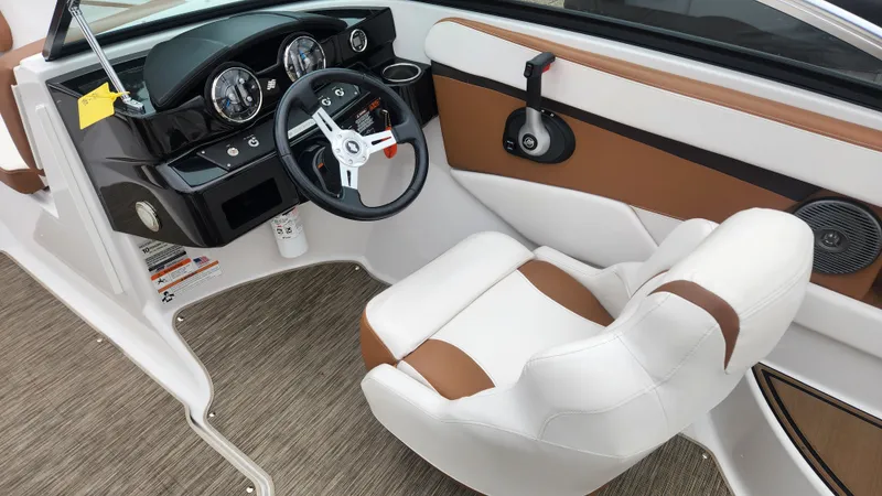 Slide: The Image of Four Winns HD 200 2018 - 16