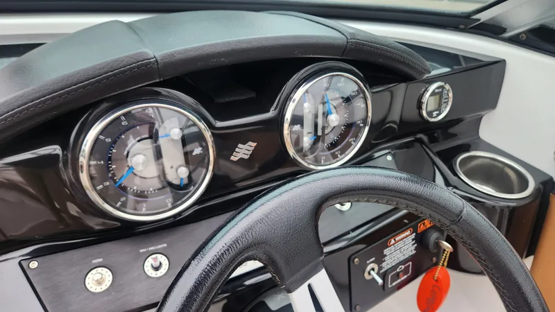 Slide: The Image of Four Winns HD 200 2018 - 17