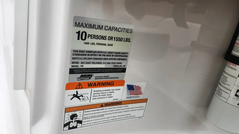 Slide: The Image of Four Winns HD 200 2018 - 18