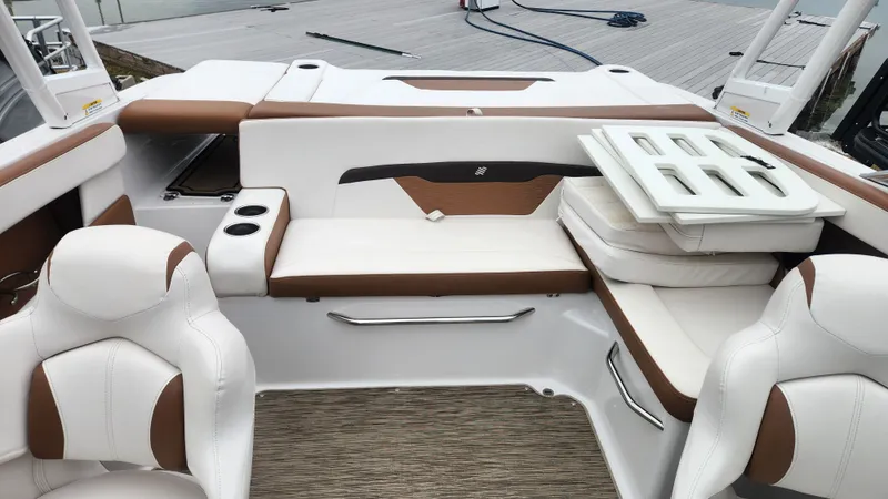 Slide: The Image of Four Winns HD 200 2018 - 19