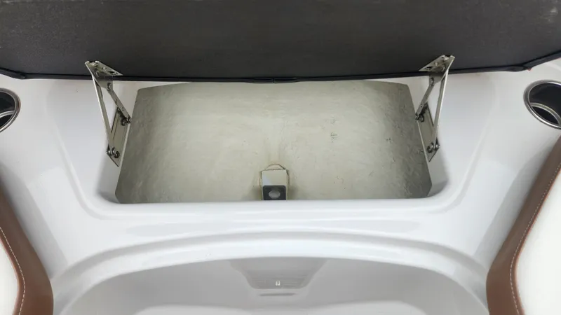 Slide: The Image of Four Winns HD 200 2018 - 27