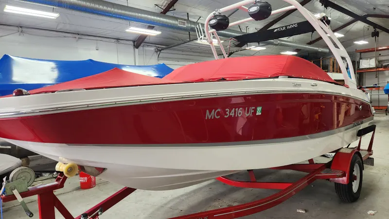 Slide: The Image of Four Winns HD 200 2018 - 3