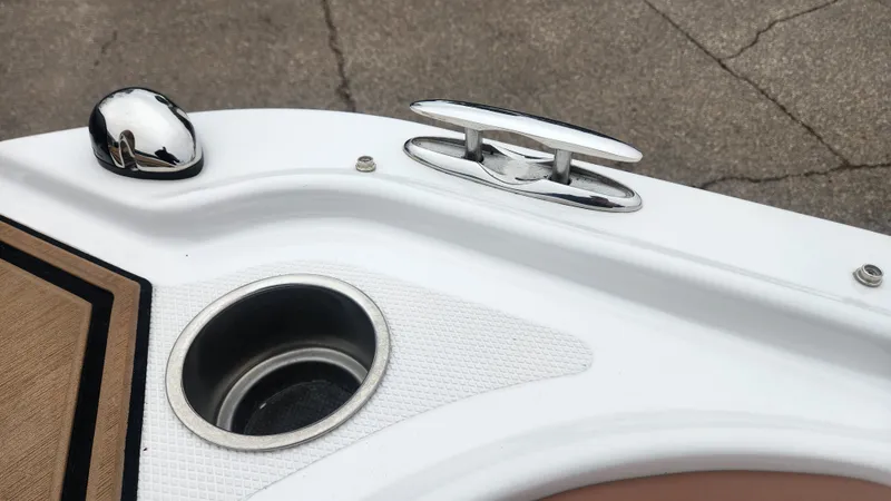 Slide: The Image of Four Winns HD 200 2018 - 32