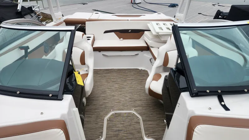 Slide: The Image of Four Winns HD 200 2018 - 35