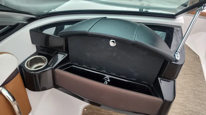 Slide: The Image of Four Winns HD 200 2018 - 40