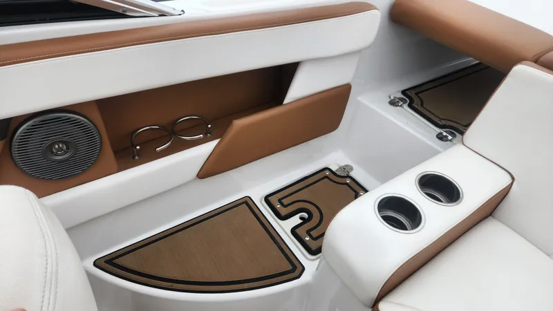 Slide: The Image of Four Winns HD 200 2018 - 43