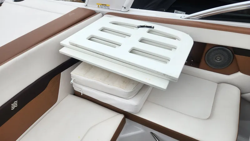 Slide: The Image of Four Winns HD 200 2018 - 55