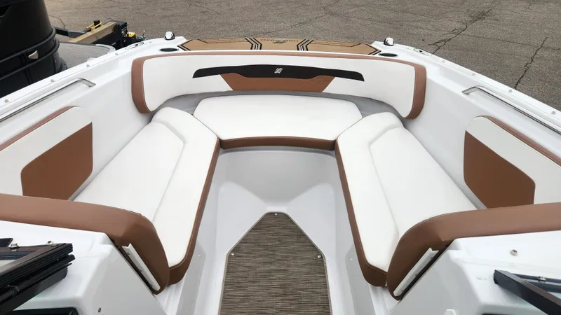 Slide: The Image of Four Winns HD 200 2018 - 56