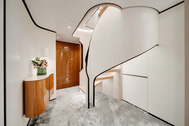 Slide: The Image of Azimut 36 METER 2024 - 100