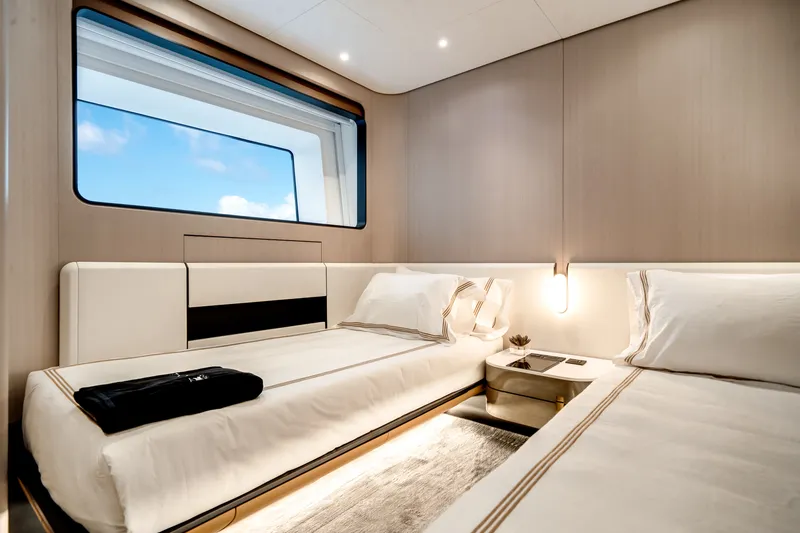 Slide: The Image of Azimut 36 METER 2024 - 118