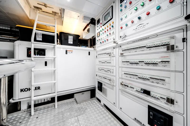 Slide: The Image of Azimut 36 METER 2024 - 128