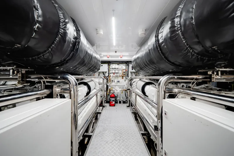 Slide: The Image of Azimut 36 METER 2024 - 129