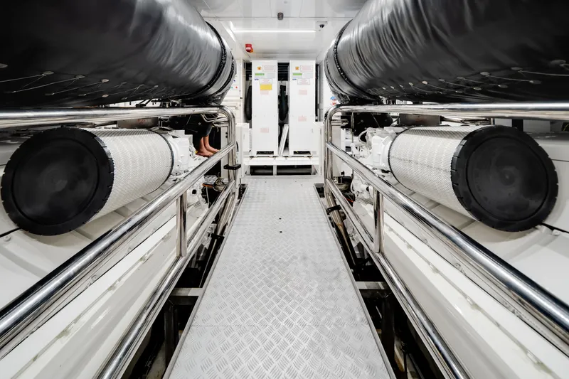 Slide: The Image of Azimut 36 METER 2024 - 132