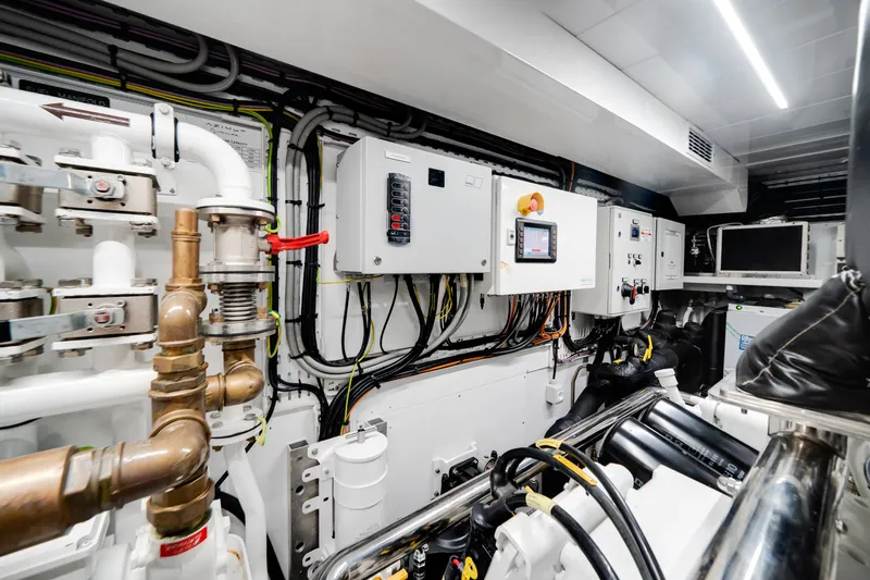 Slide: The Image of Azimut 36 METER 2024 - 134