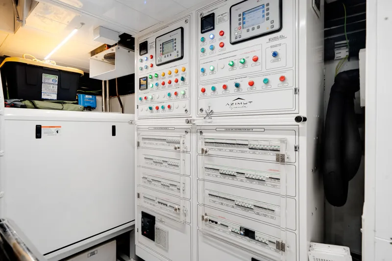 Slide: The Image of Azimut 36 METER 2024 - 138