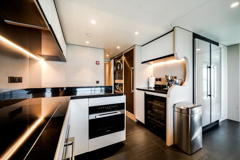 Slide: The Image of Azimut 36 METER 2024 - 75