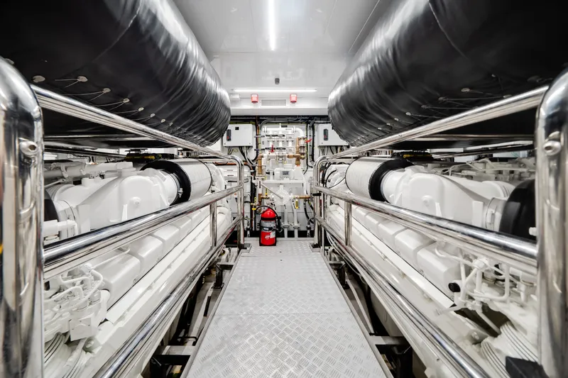 Slide: The Image of Azimut AZ36 2024 - 130