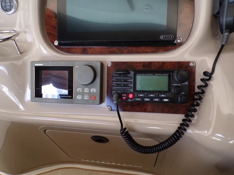 Slide: The Image of Sea Ray 410 EXPRESS 2000 - 21
