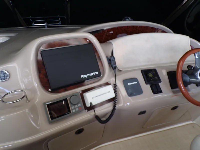Slide: The Image of Sea Ray 410 EXPRESS 2000 - 25