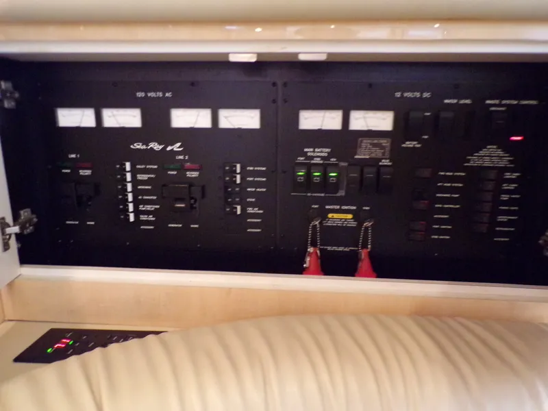 Slide: The Image of Sea Ray 410 EXPRESS 2000 - 34