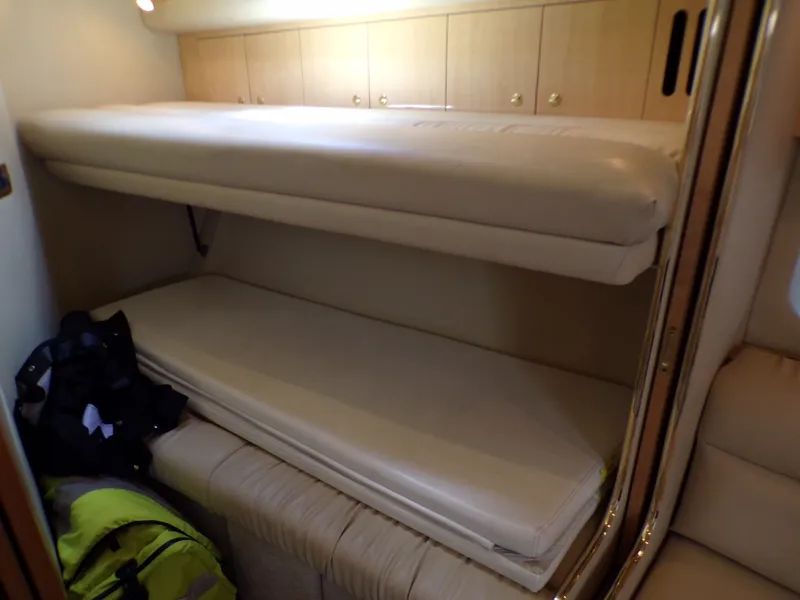 Slide: The Image of Sea Ray 410 EXPRESS 2000 - 43