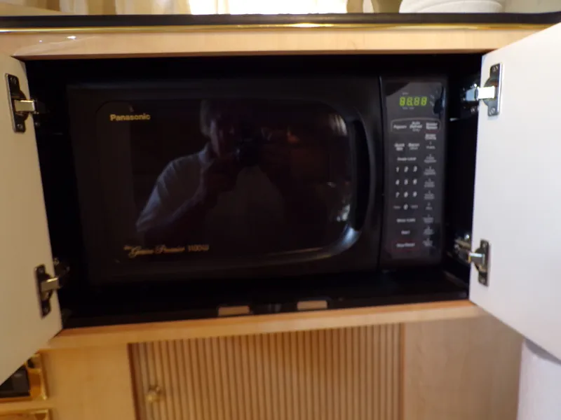 Slide: The Image of Sea Ray 410 EXPRESS 2000 - 48