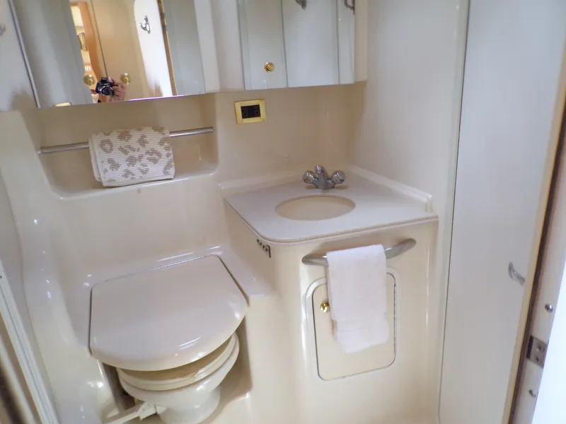 Slide: The Image of Sea Ray 410 EXPRESS 2000 - 52