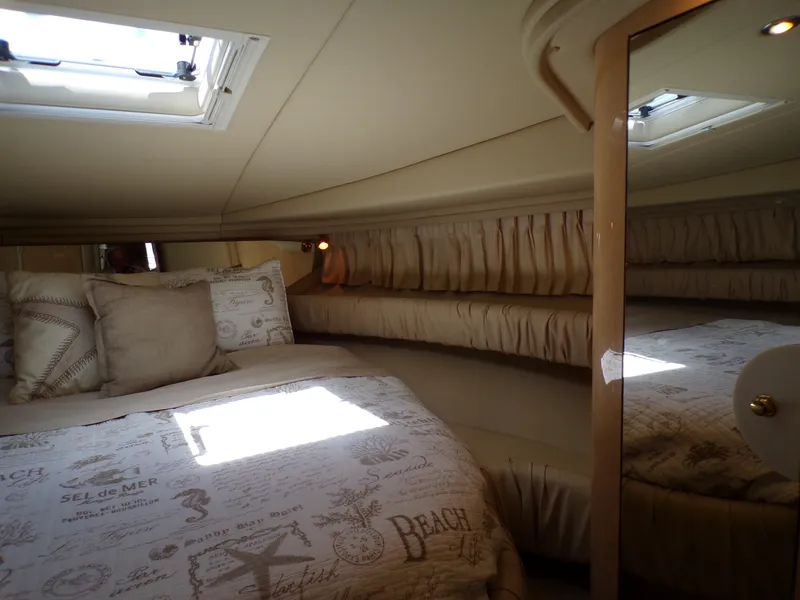 Slide: The Image of Sea Ray 410 EXPRESS 2000 - 55