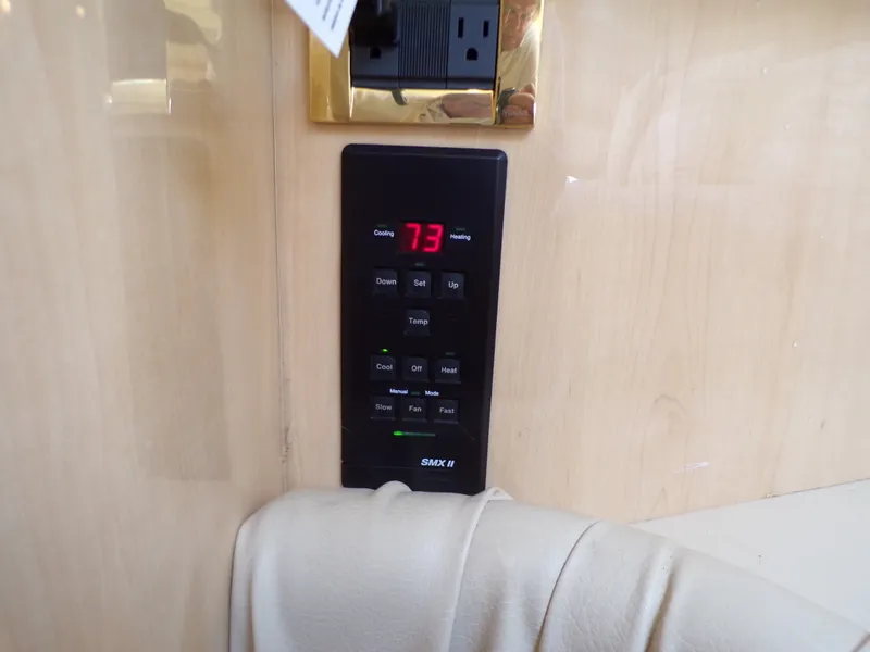 Slide: The Image of Sea Ray 410 EXPRESS 2000 - 58