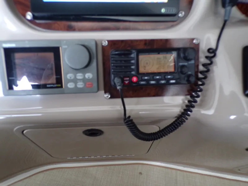 Slide: The Image of Sea Ray 410 EXPRESS 2000 - 69