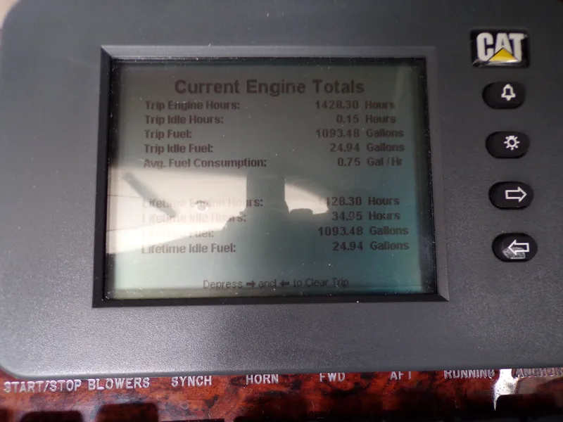Slide: The Image of Sea Ray 410 EXPRESS 2000 - 89