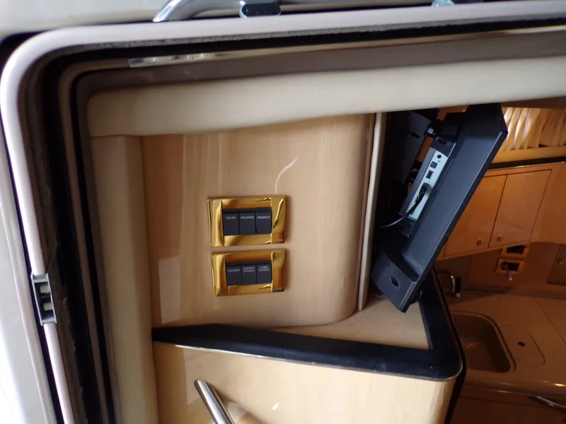 Slide: The Image of Sea Ray 410 EXPRESS 2000 - 94