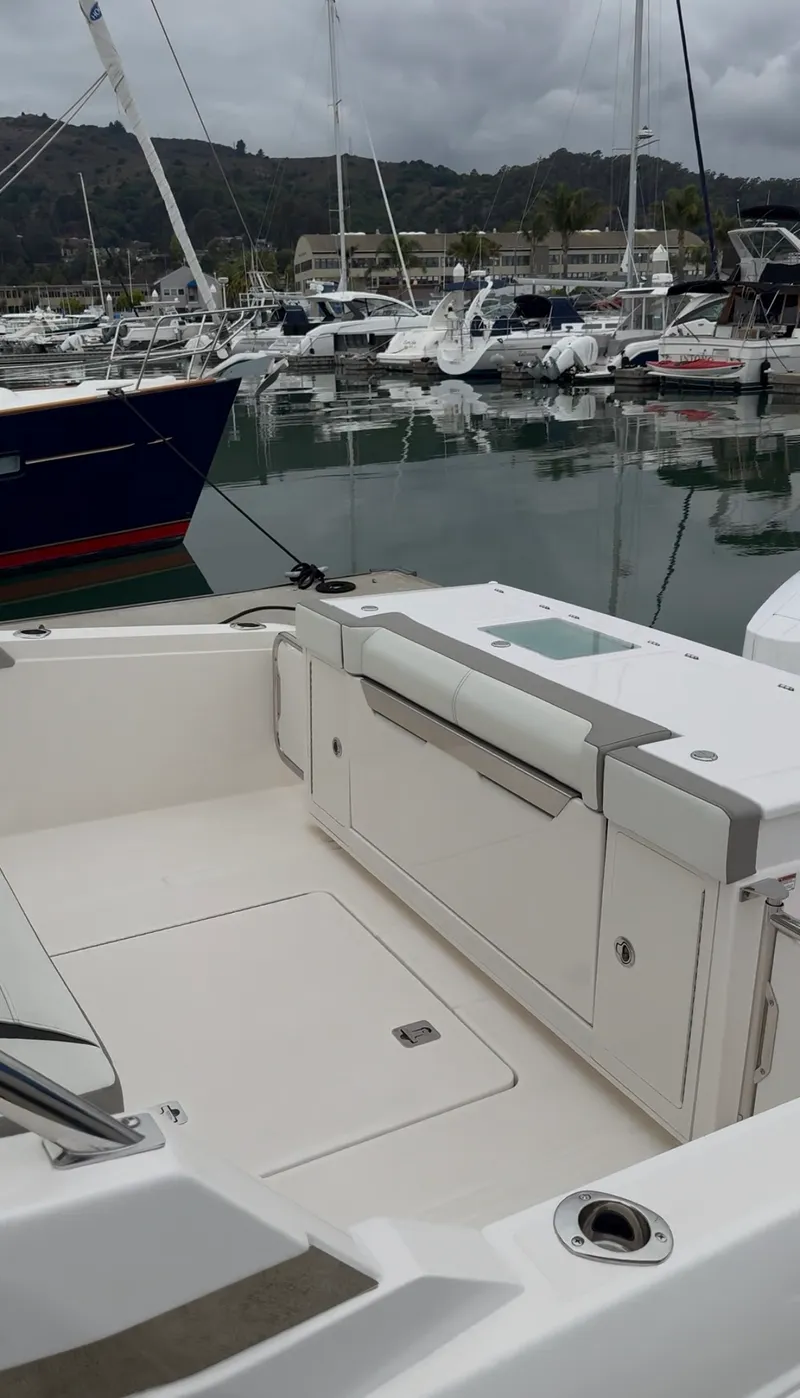 Slide: The Image of Tiara 34 LS 2024 - 12