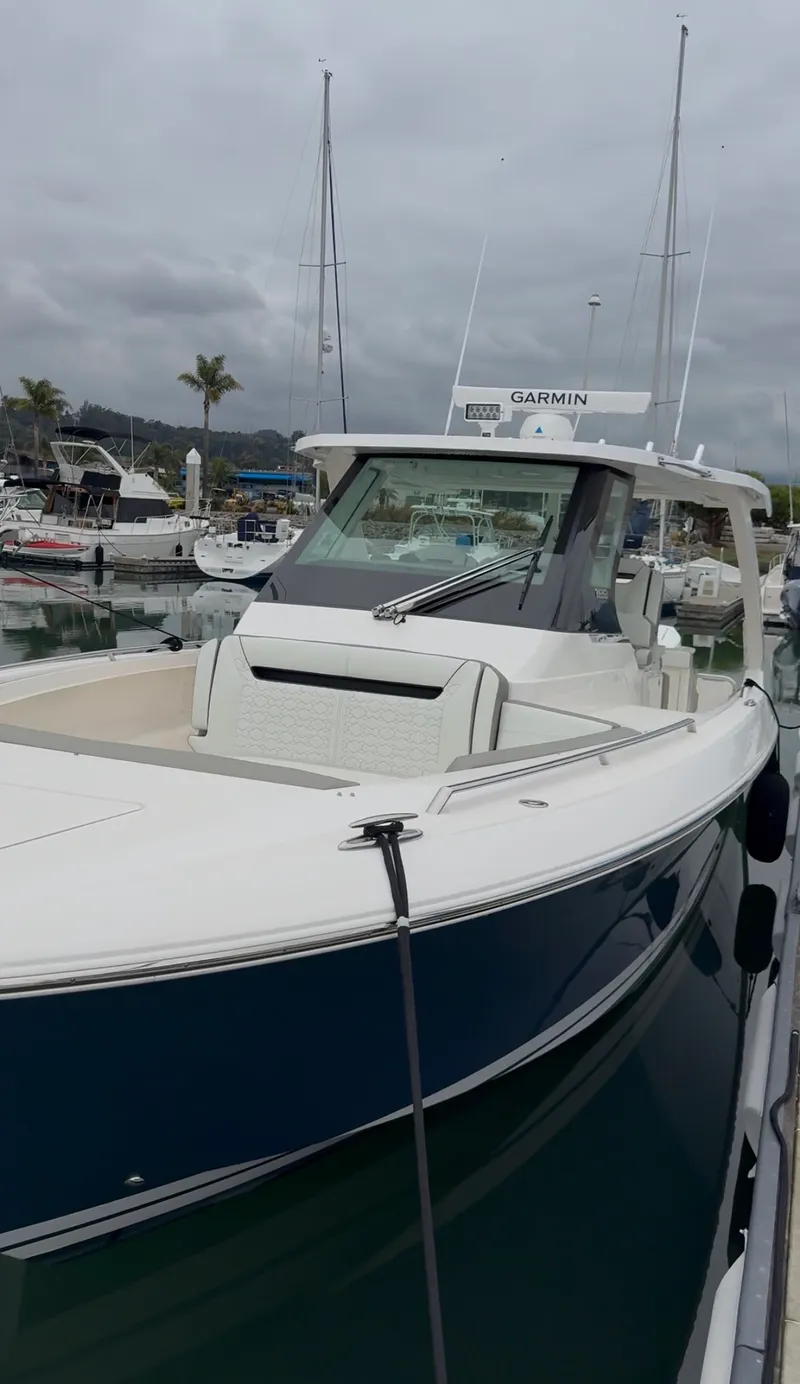 Slide: The Image of Tiara 34 LS 2024 - 15