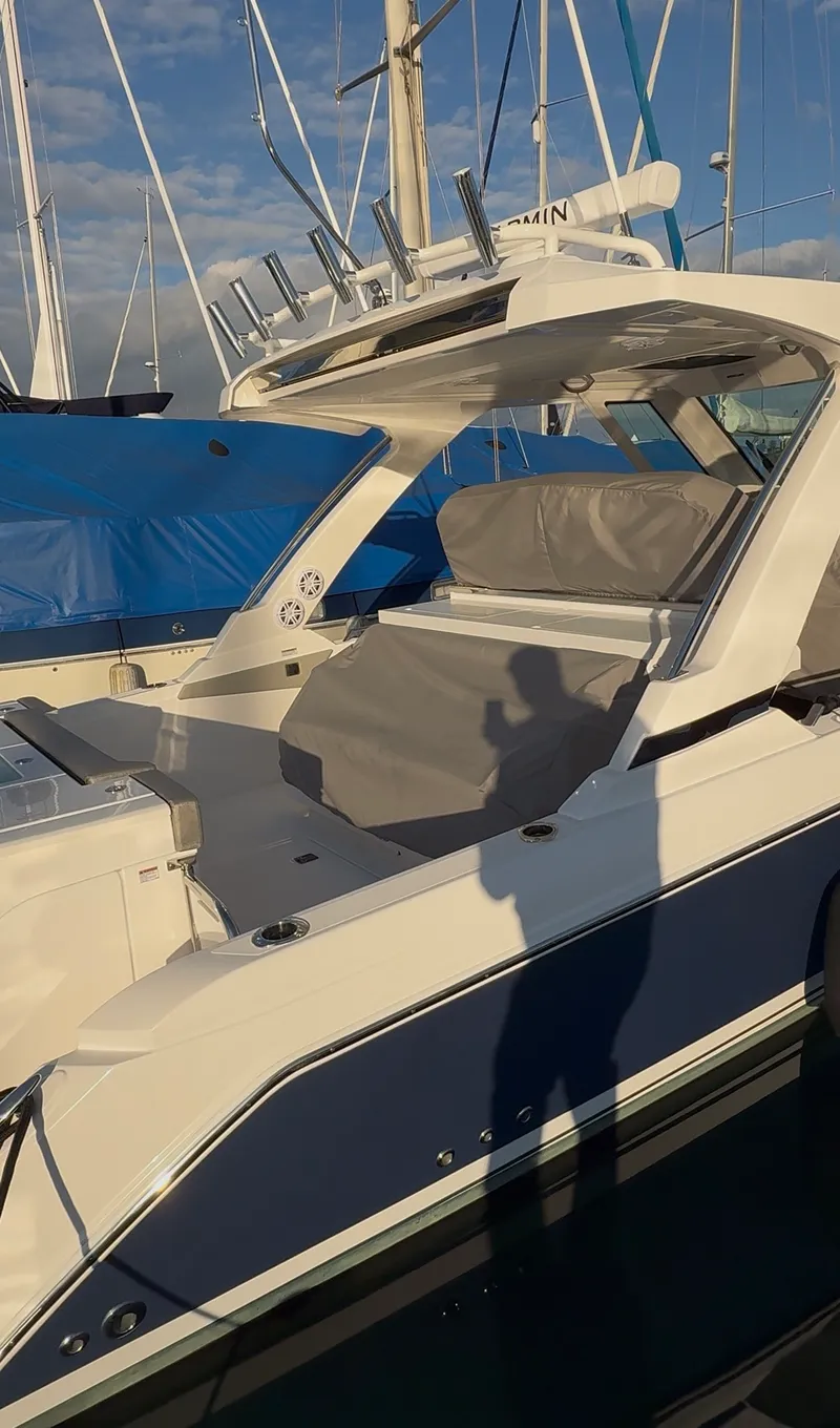 Slide: The Image of Tiara 34 LS 2024 - 18