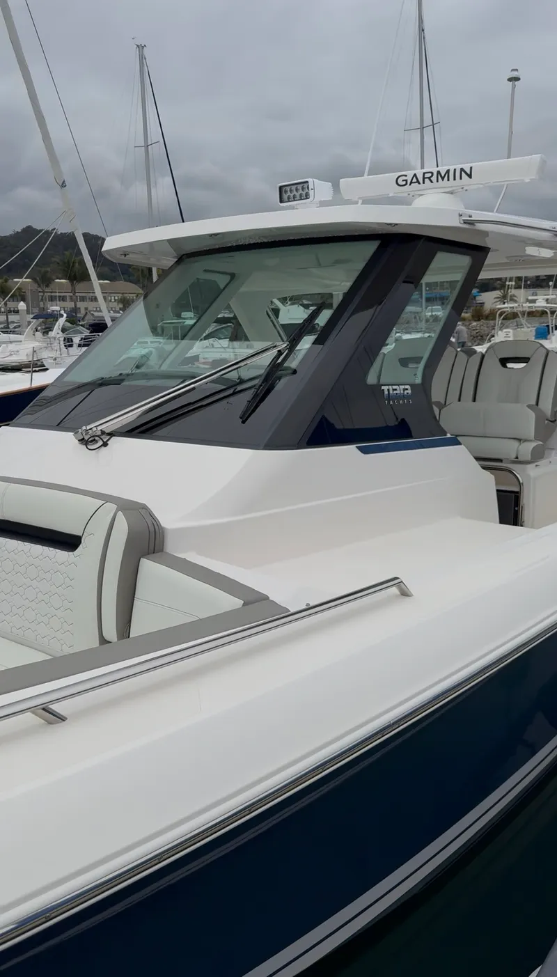 Slide: The Image of Tiara 34 LS 2024 - 8