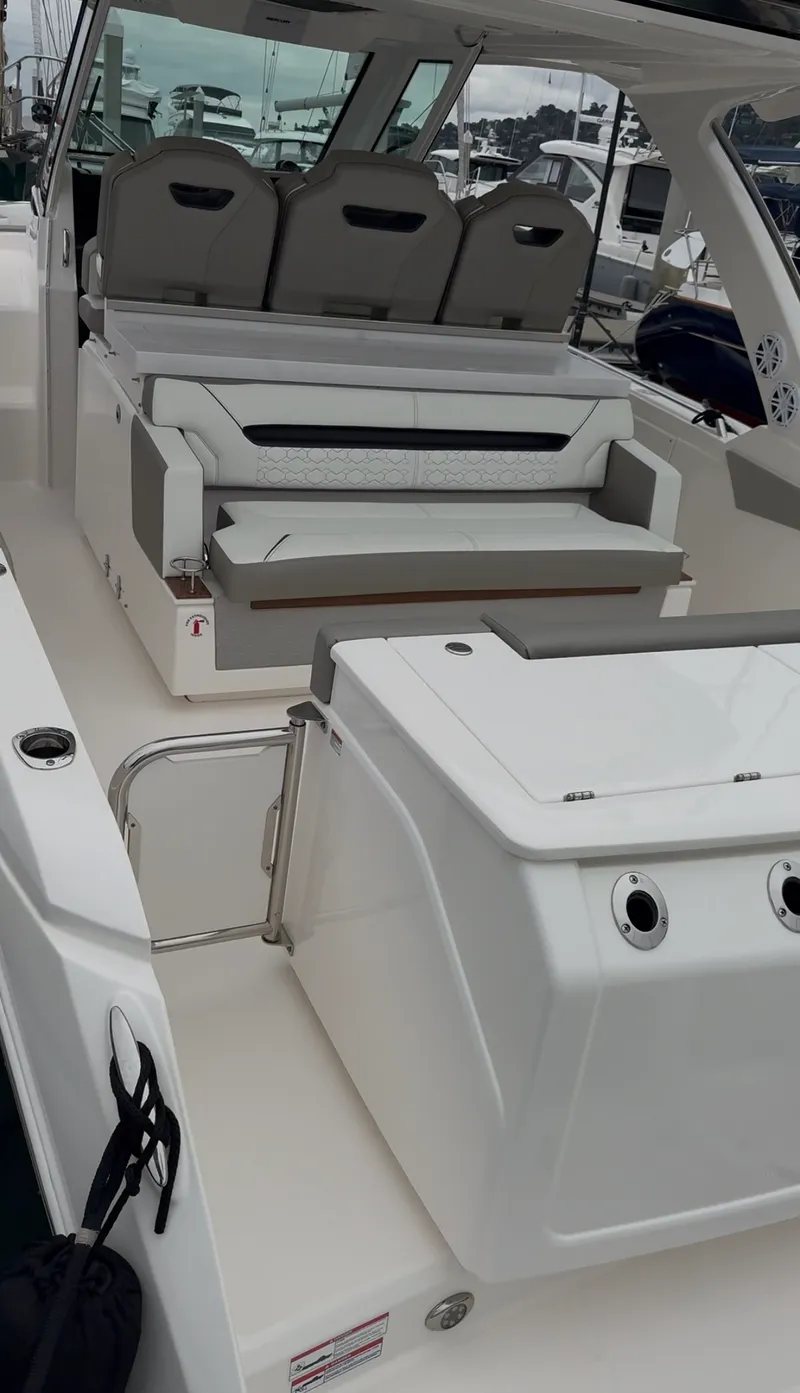 Slide: The Image of Tiara 34 LS 2024 - 9